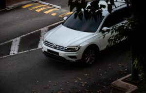 merawat mobil putih