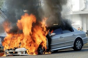 5 Penyebab Mobil Terbakar Saat Dikemudikan