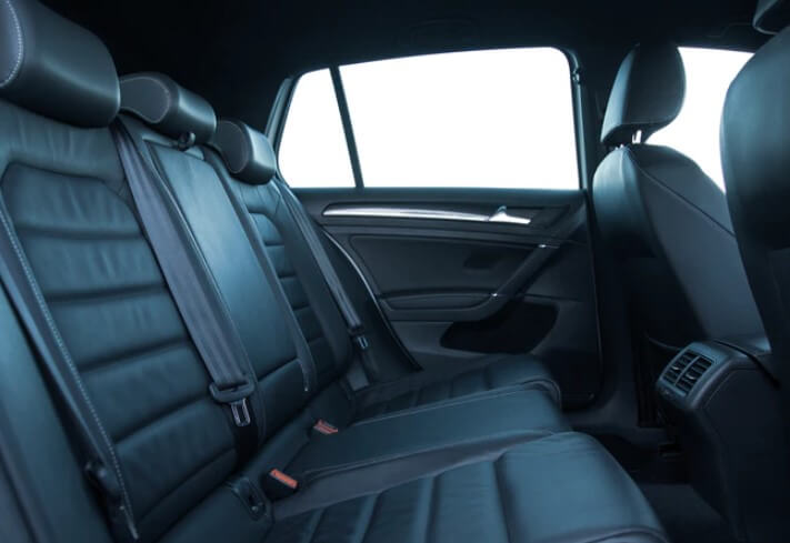 menggunakan car seat