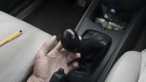 Tips & Trik Belajar Mengemudi Mobil Manual