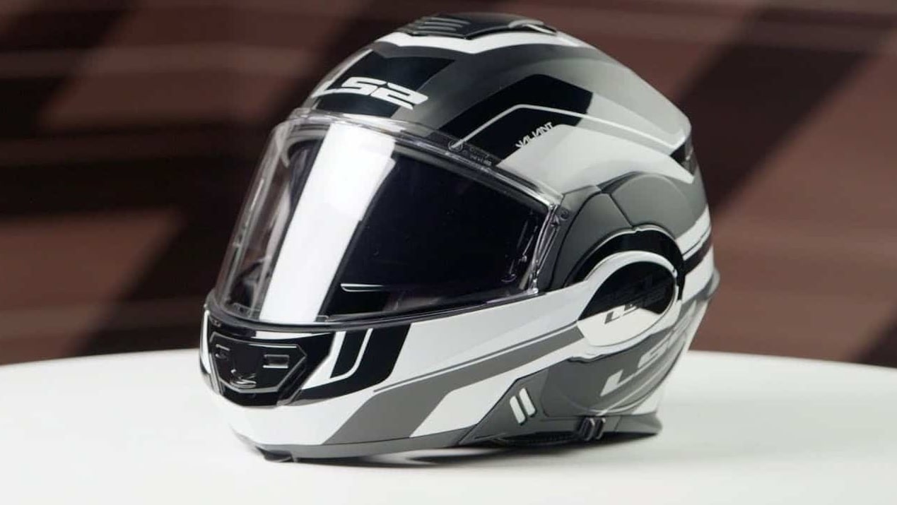 Helm Full Face VS Helm Half Face