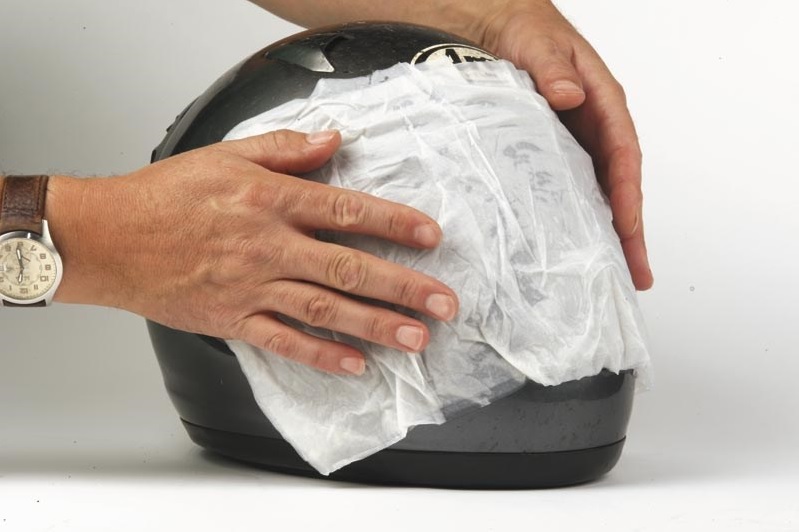 mencuci helm yang benar