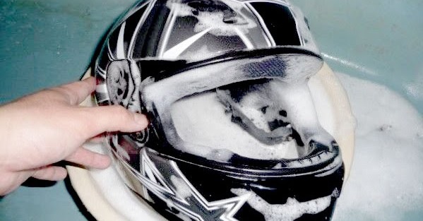 trik mencuci helm