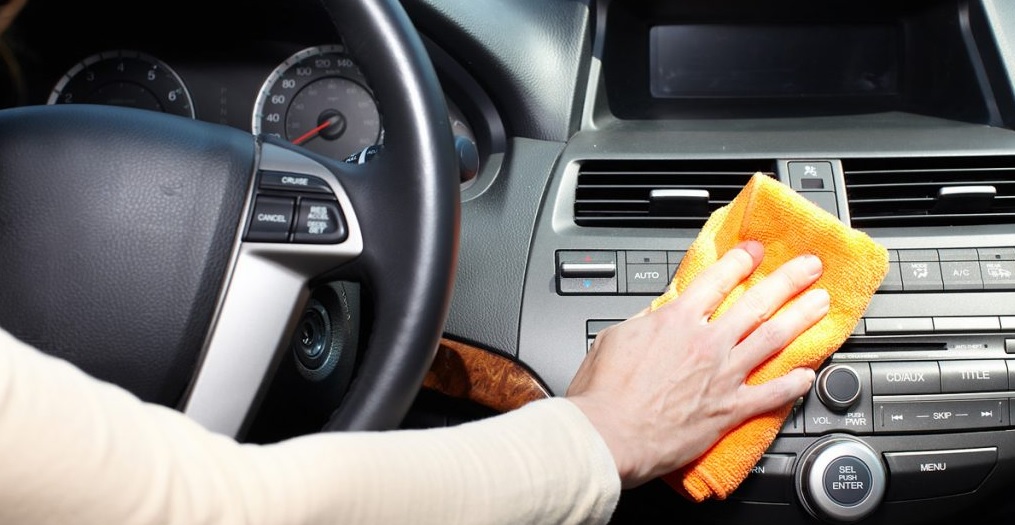 Dashboard Mobil Tetap Bersih