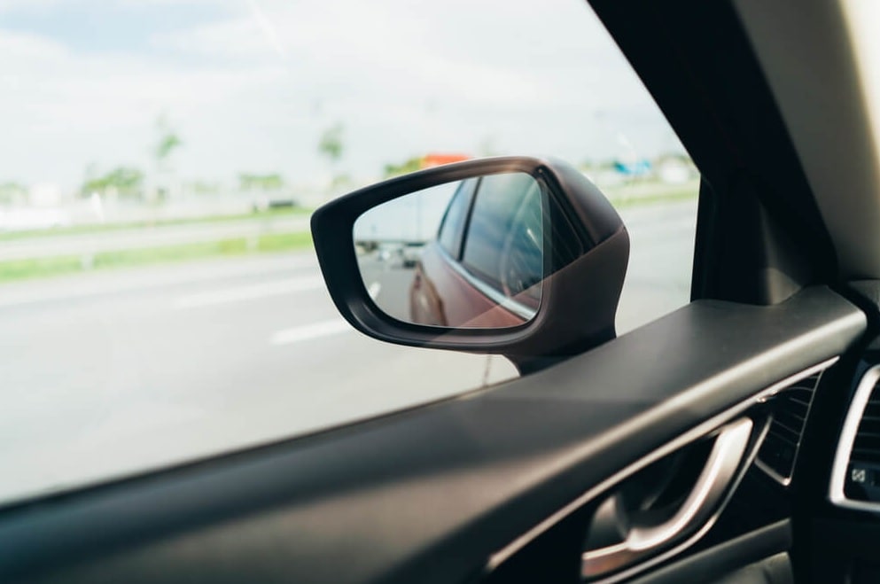 Mengatur Posisi Ideal Spion Mobil