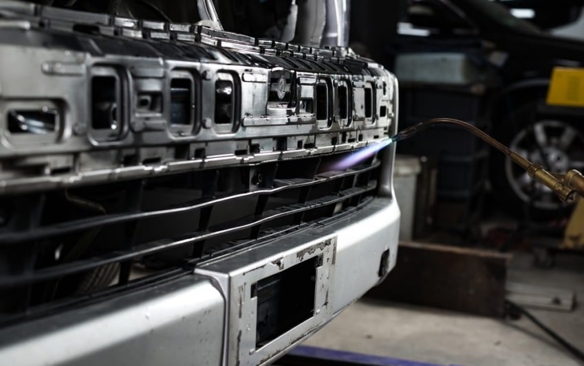 Membersihkan Grill Mobil