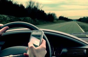 6 Kebiasaan Buruk Saat Berkendara Yang Perlu Ditinggalkan