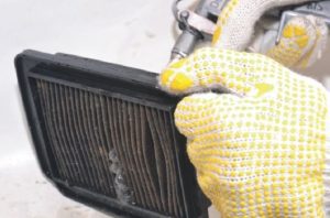 Cara Membersihkan Filter Udara Motor dengan Benar