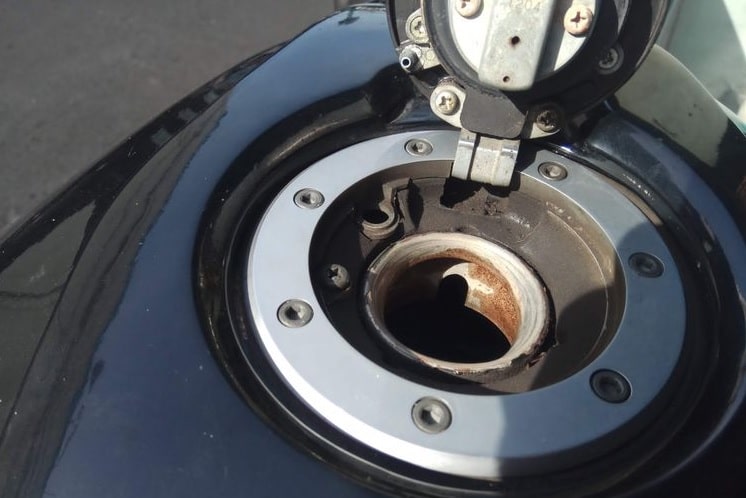 Cara Menguras Tangki Bahan Bakar (Sumer Gambar: Google)