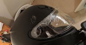 Kaca Helm Baret? Jangan Panik! Ini Tips Mengatasinya