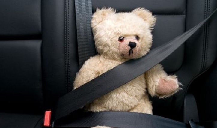 Anak Dilarang Duduk Di Jok Depan Mobil