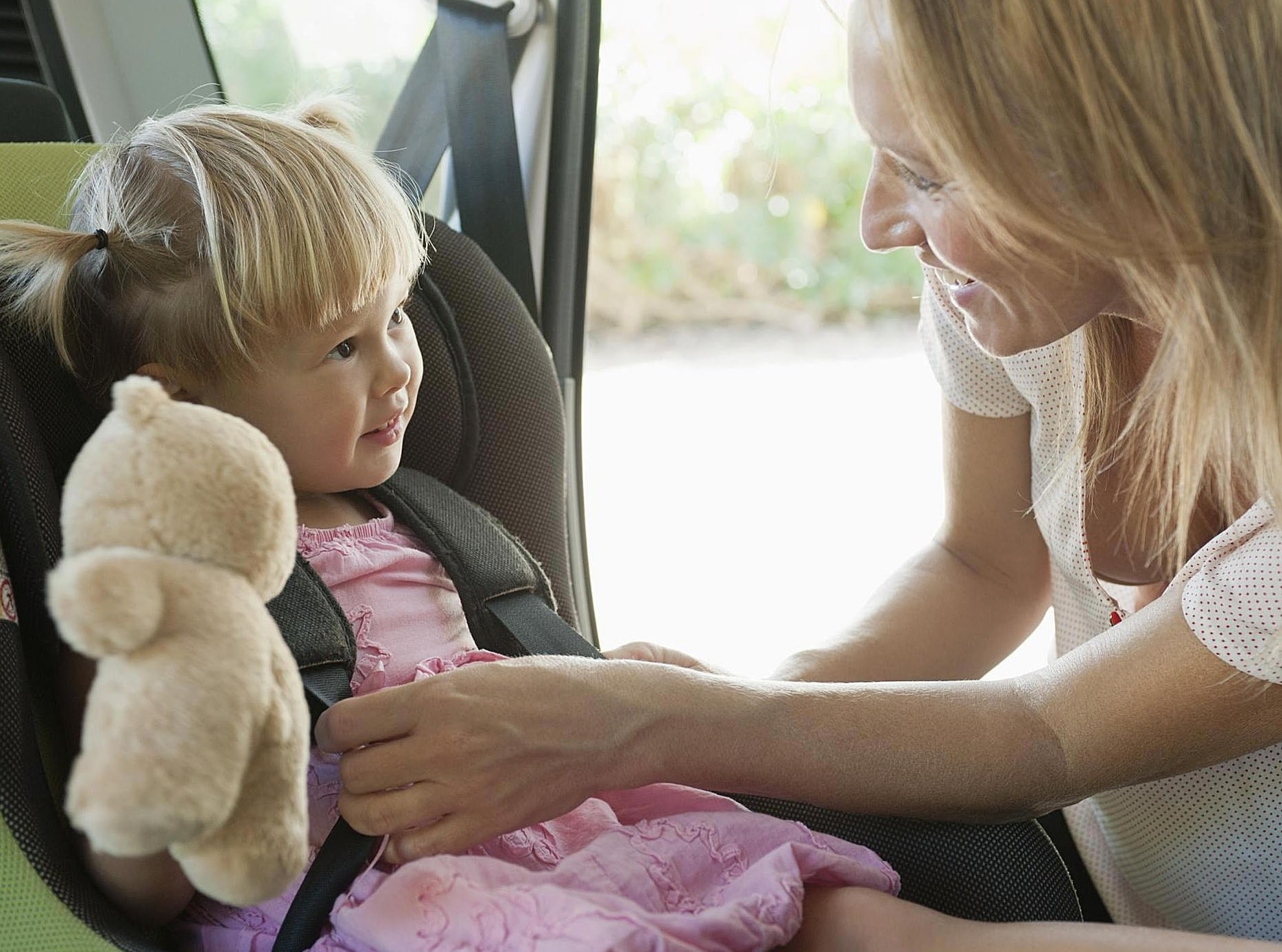 Anak Tenang Duduk di Car Seat