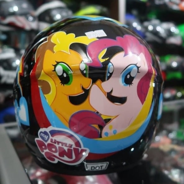 Helm Untuk Anak