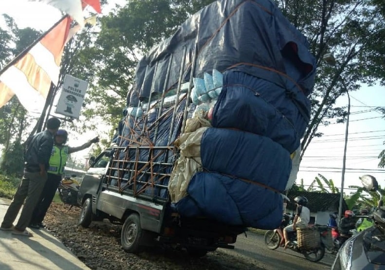 Muatan Berlebihan Pada Mobil Pick Up