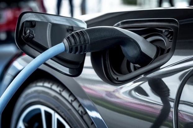 Cara Merawat Baterai Mobil Listrik