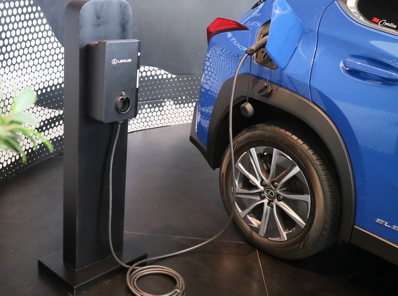 Cara Merawat Baterai Mobil Listrik