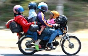 Kebiasaan Buruk Pengendara Motor Yang Sering Dilakukan!