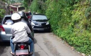 Deretan Tips Mengemudi Di Jalan Sempit