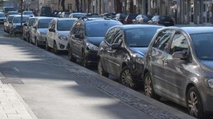 Bagaimana Cara Parkir Paralel Mobil yang Benar?