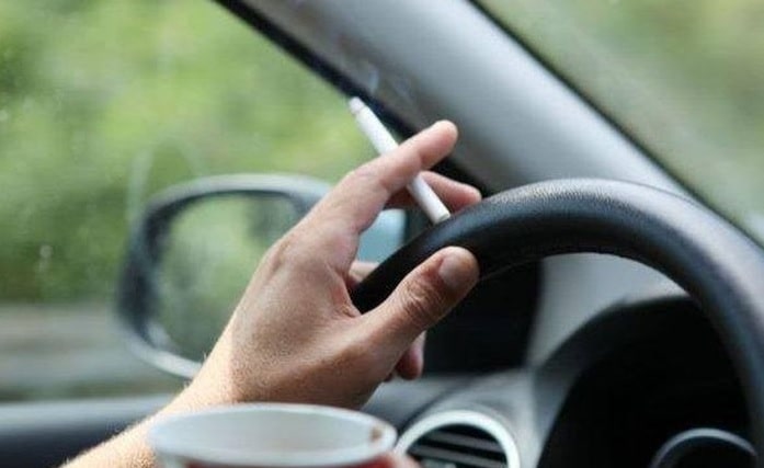 Larangan Saat Mengemudikan Mobil