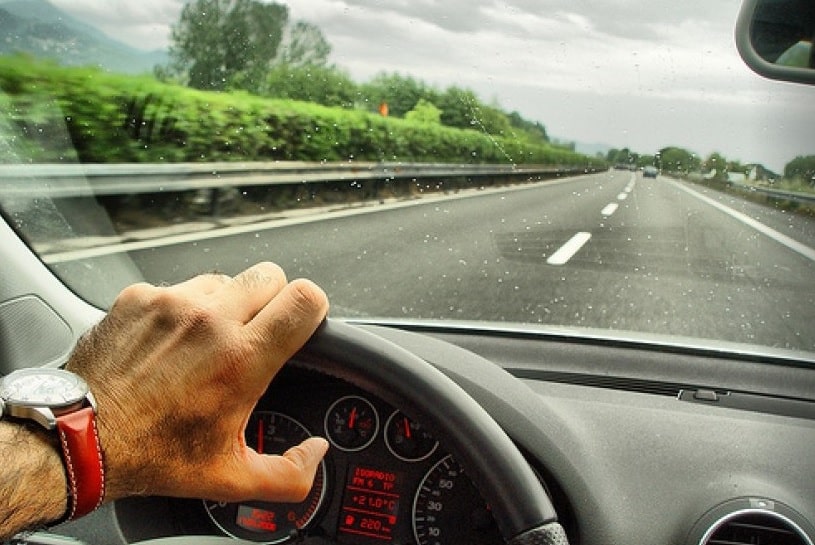 Menjaga Tekanan Angin Pada Ban Mobil