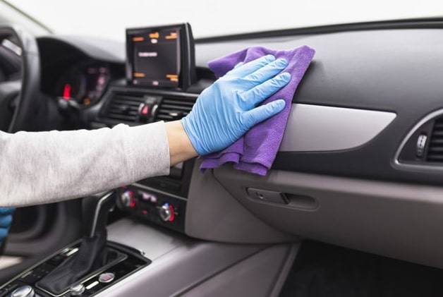 Merawat Dashboard Mobil