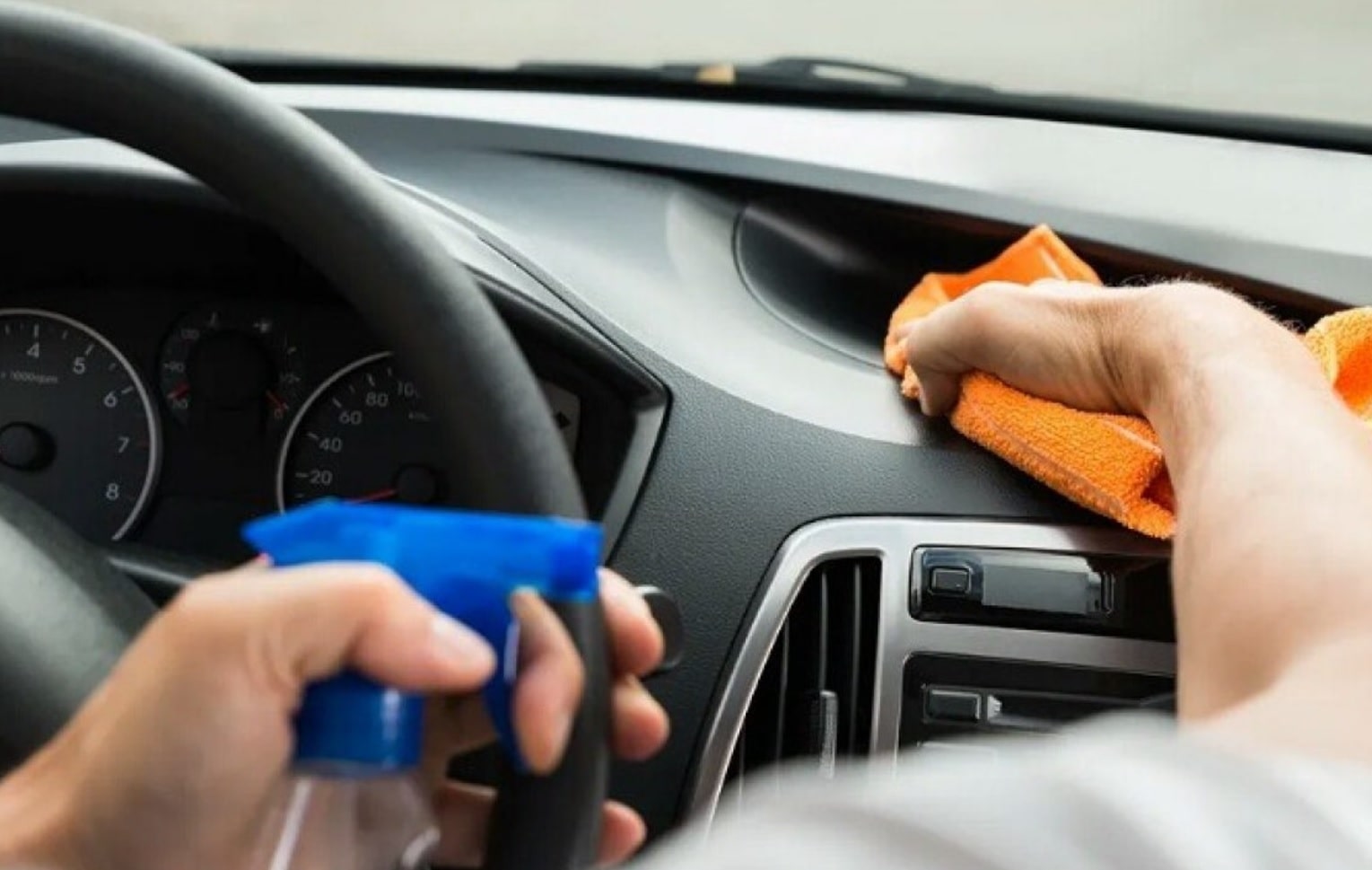 Merawat Dashboard Mobil