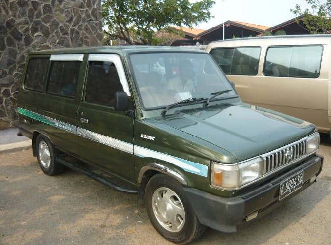 Merawat Mobil Tua di Rumah