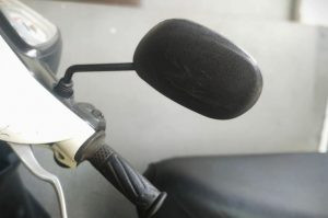Cara Memperbaiki Spion Motor yang Longgar
