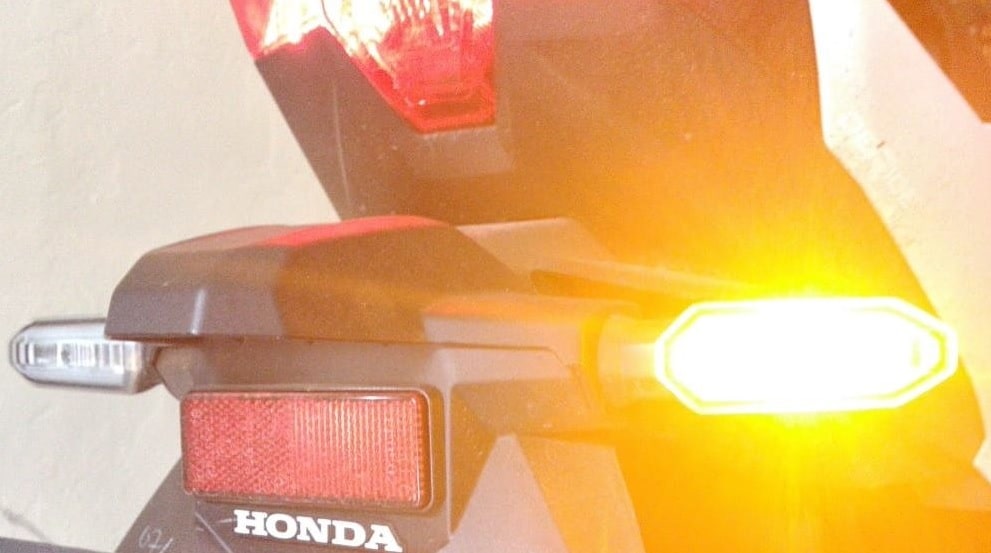 Penyebab Lampu Sein Motor Mati Sebelah