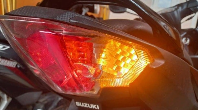 Penyebab Lampu Sein Motor Mati Sebelah