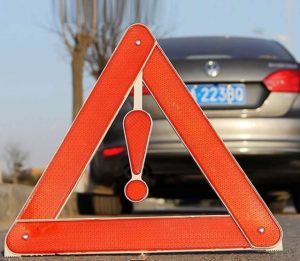 Segitiga Pengaman Mobil: Yuk Kenali Fungsinya!