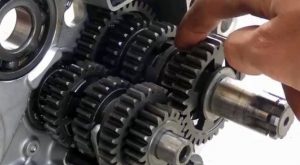 6 Tanda Kerusakan Gearbox Mobil!