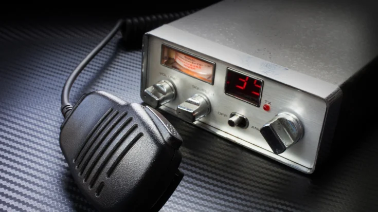 Mengenal Radio Dua Arah: Alat Komunikasi Lapangan yang Tetap Relevan di Era Digital